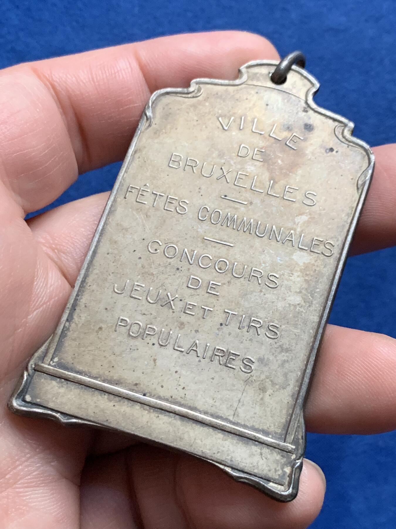 《竞宝斋》第436场 周日，周一2场连拍 （全场包邮） 比利时布鲁塞尔全民射击游戏大赛镀金铜章 58.9克 39*68mm