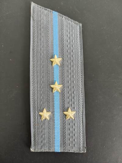 老王徽章第162期 - 苏联空军大尉肩章