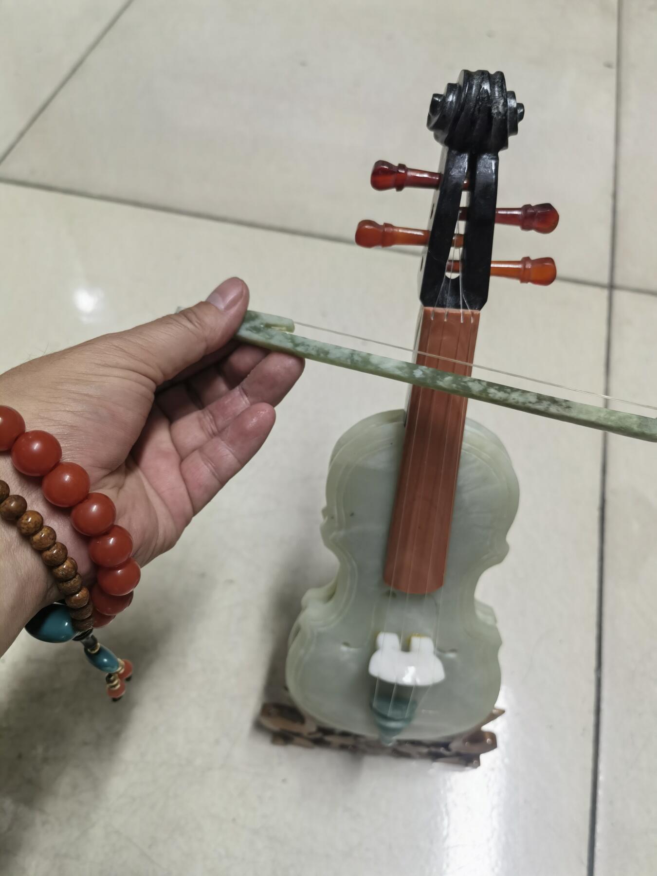 玉雕大师作品小提琴玉石摆件手工作品原盒