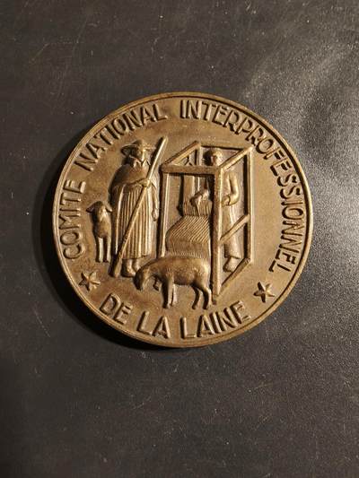 老王徽章第162期 -  法国羊毛行业协会大铜章    直径44mm.    重量42.9g