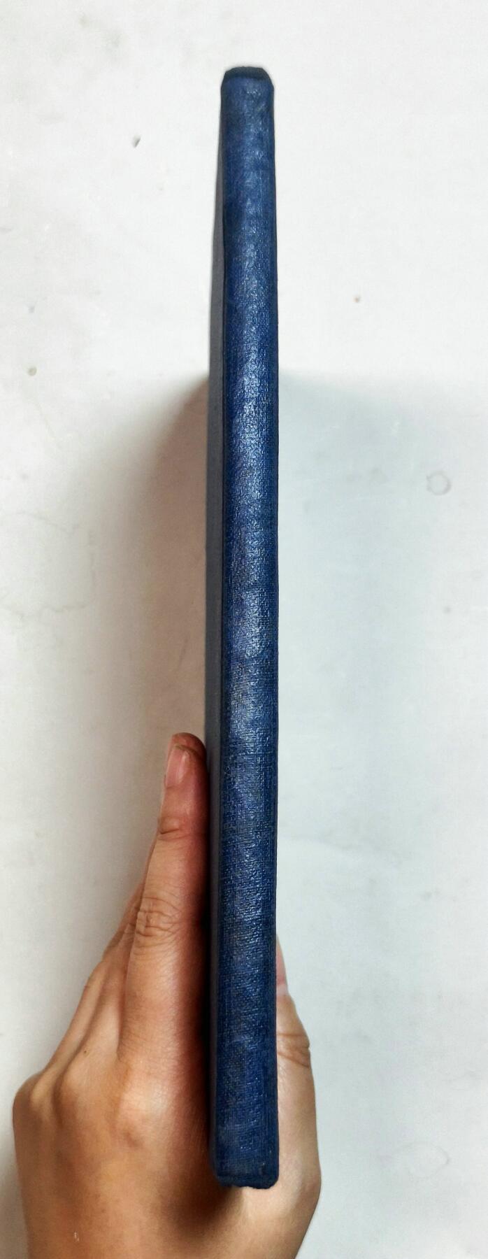 2025年吉藏纸杂文献秋季专场拍卖会 民国二十八年（1939年）上海著名中医陆渊雷等编《国医新声》创刊号精装一册。上海著名医师汪浩权旧藏。 18.6×26.6×1cm