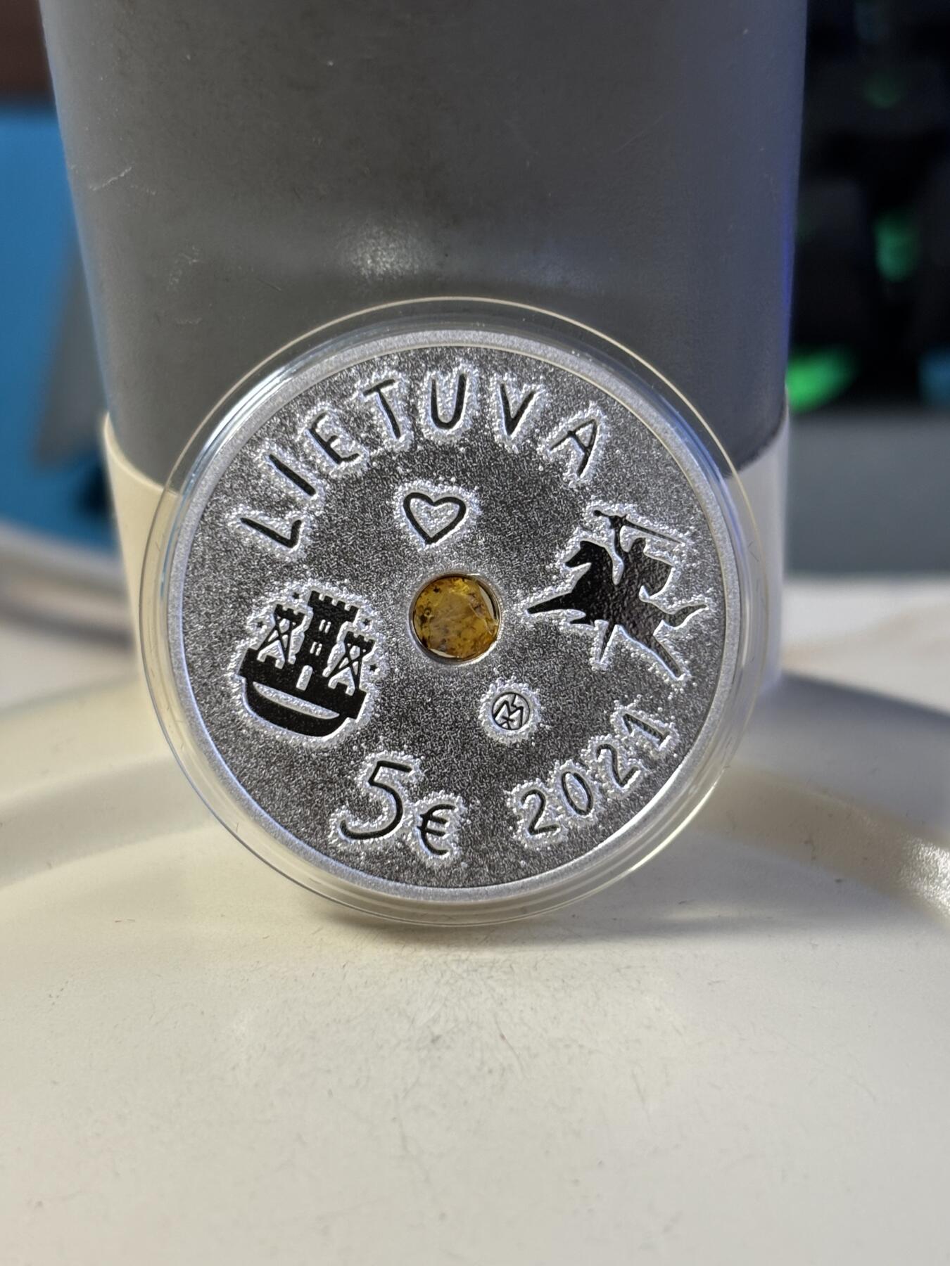 第181期拍卖 立陶宛2021年传统庆典系列3镶嵌琥珀精制银币，925银，12.44克，发行2500枚