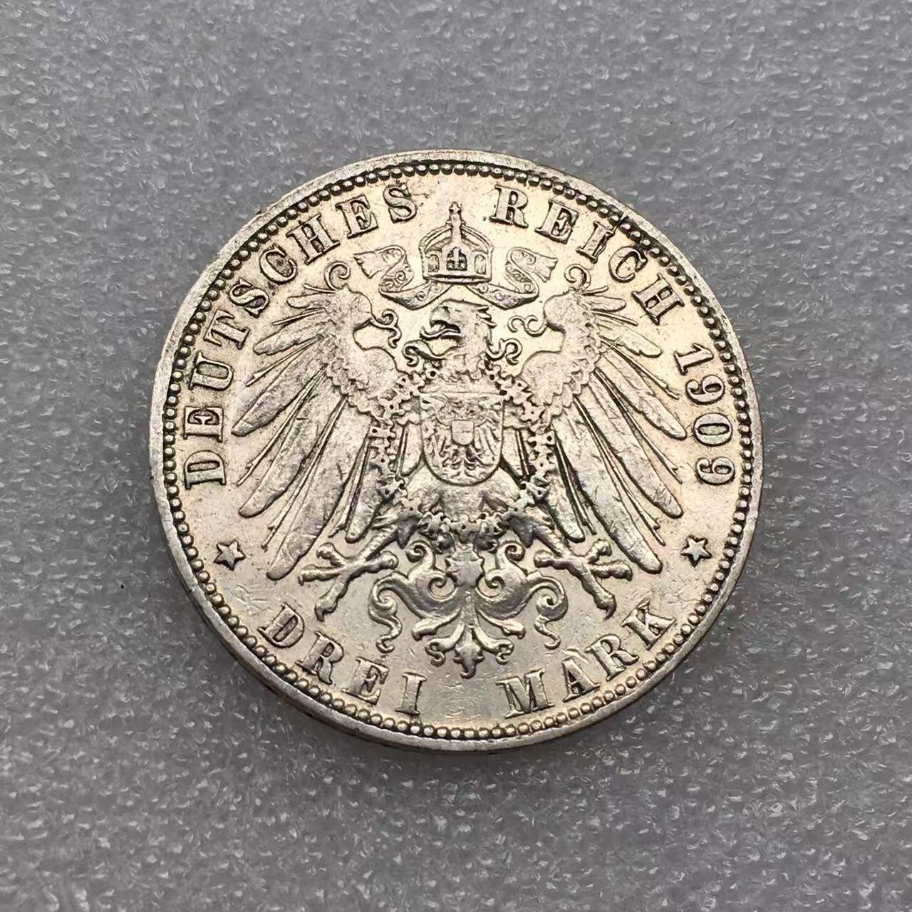 世界钱币专场拍卖 每周二开拍