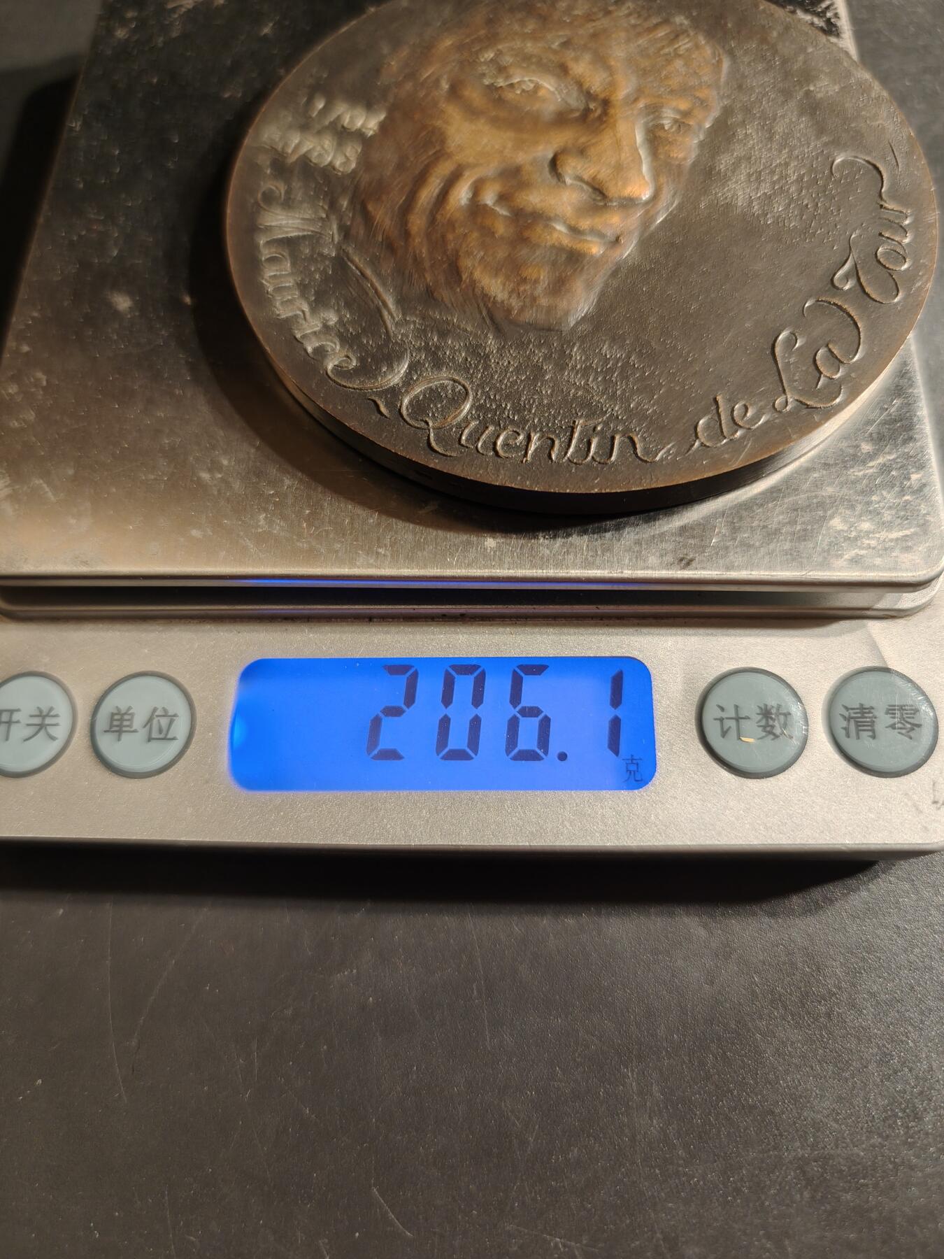 老王徽章第162期  法国洛可可时期画家莫里斯·康坦·德·拉图尔大铜章    直径76mm.   重量206.1g