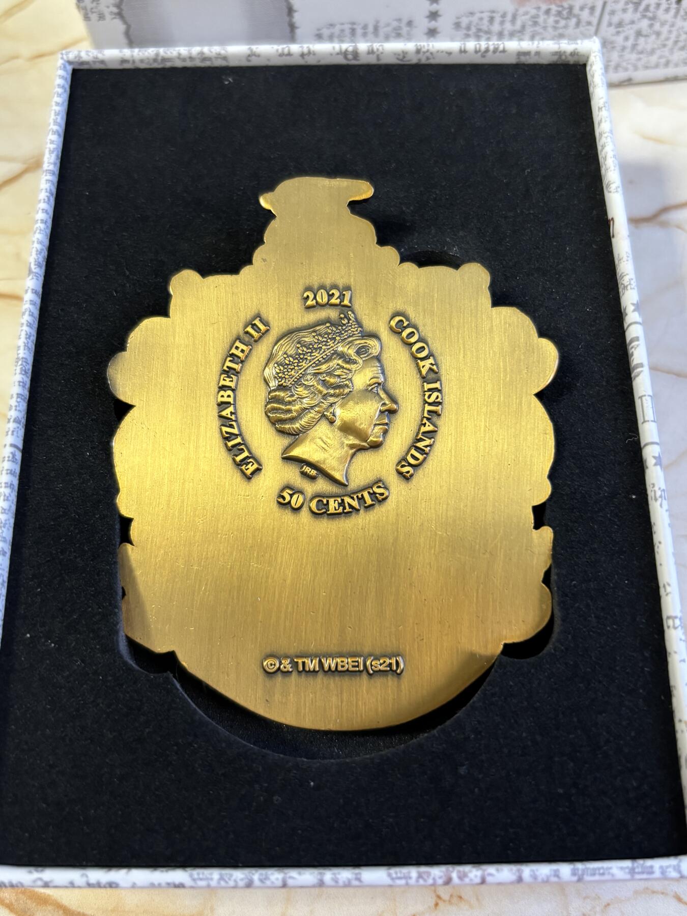 第181期拍卖 库克2021年哈利波特徽章赫奇帕奇徽章异形彩铜币