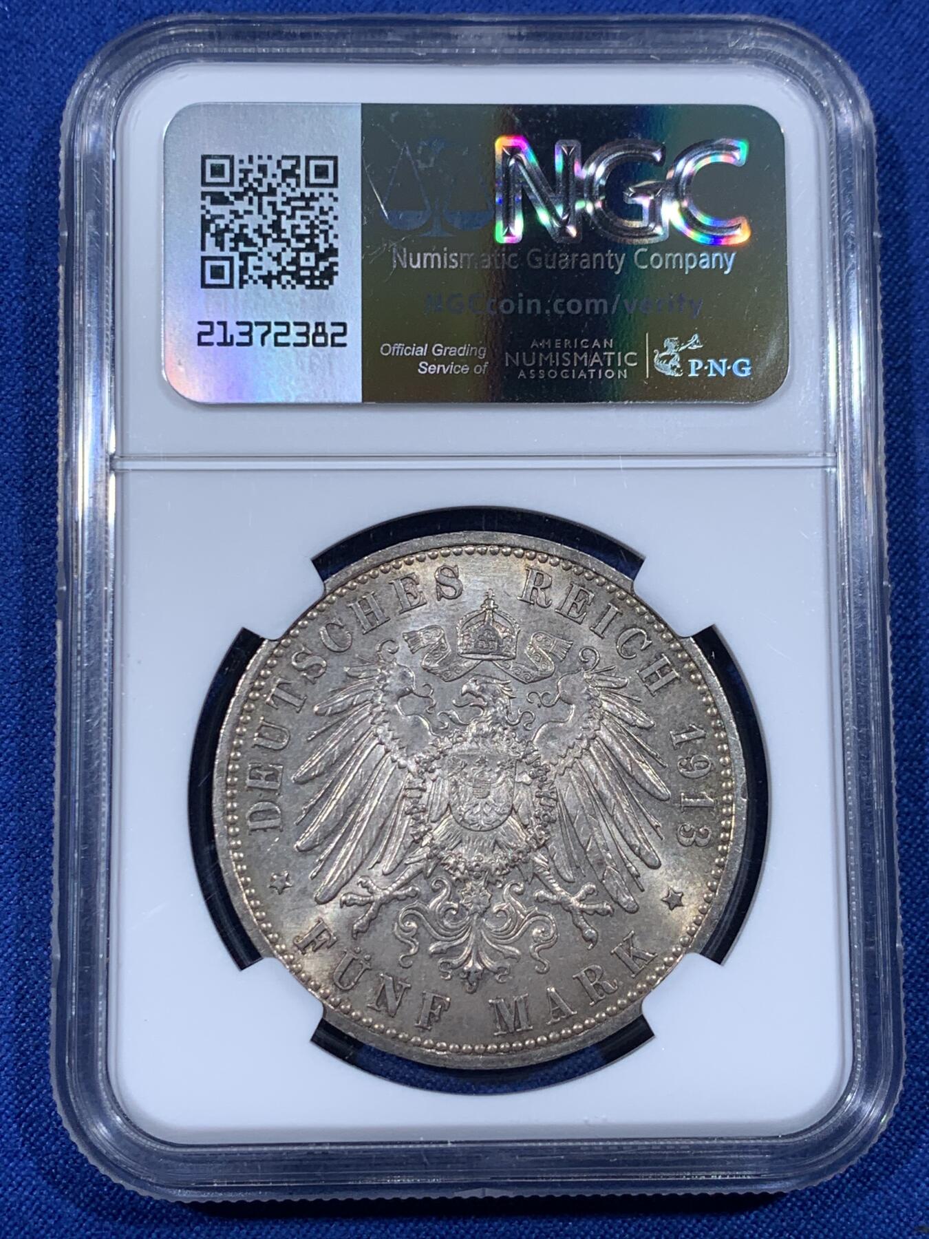 《竞宝斋》第436场 周日，周一2场连拍 （全场包邮） NGC MS63 德国普鲁士1913年威廉二世军装5马克银币 整体黄油包浆