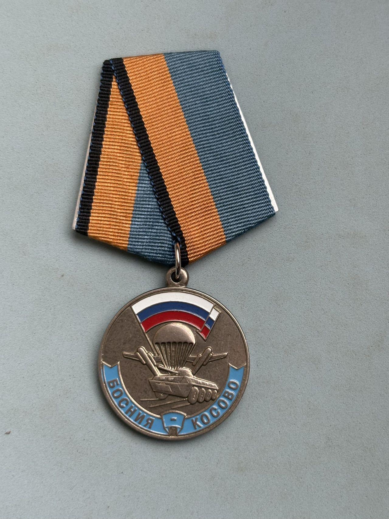 盛世勋华——号角文化勋章邮票专场拍卖第287期 俄罗斯1999年“跳伞演习参与者奖章”，它是俄罗斯军方为1999年6月12日（俄罗斯独立日）组织的军事跳伞演习专门制作的纪念奖章，仅授予实际参与该次演习的人员，属于“单次军事活动纪念类”奖章。