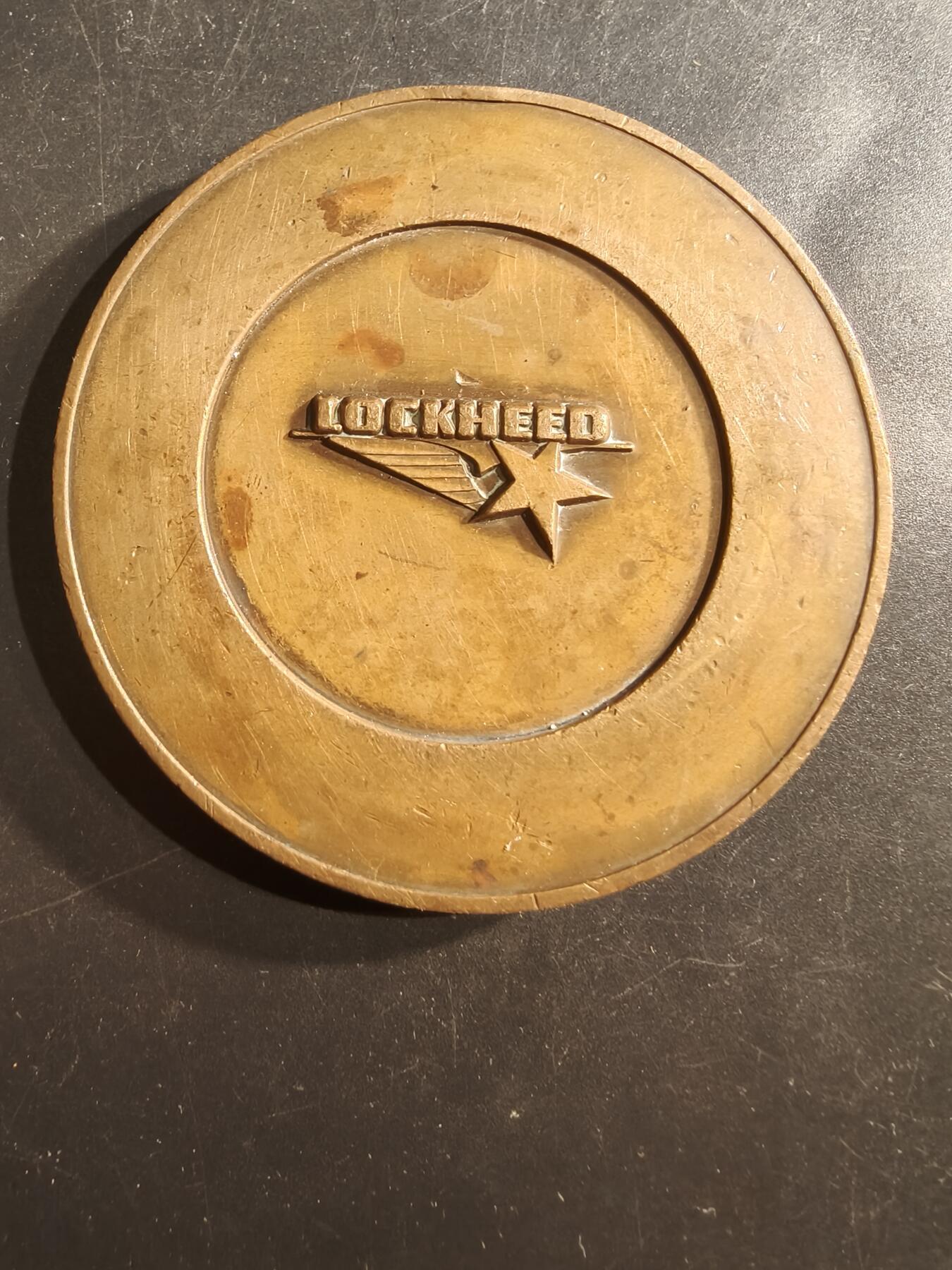 老王徽章第162期 美国洛克希德马丁公司哈佛商学院高级管理课程纪念章     直径75mm.    重量153.2g