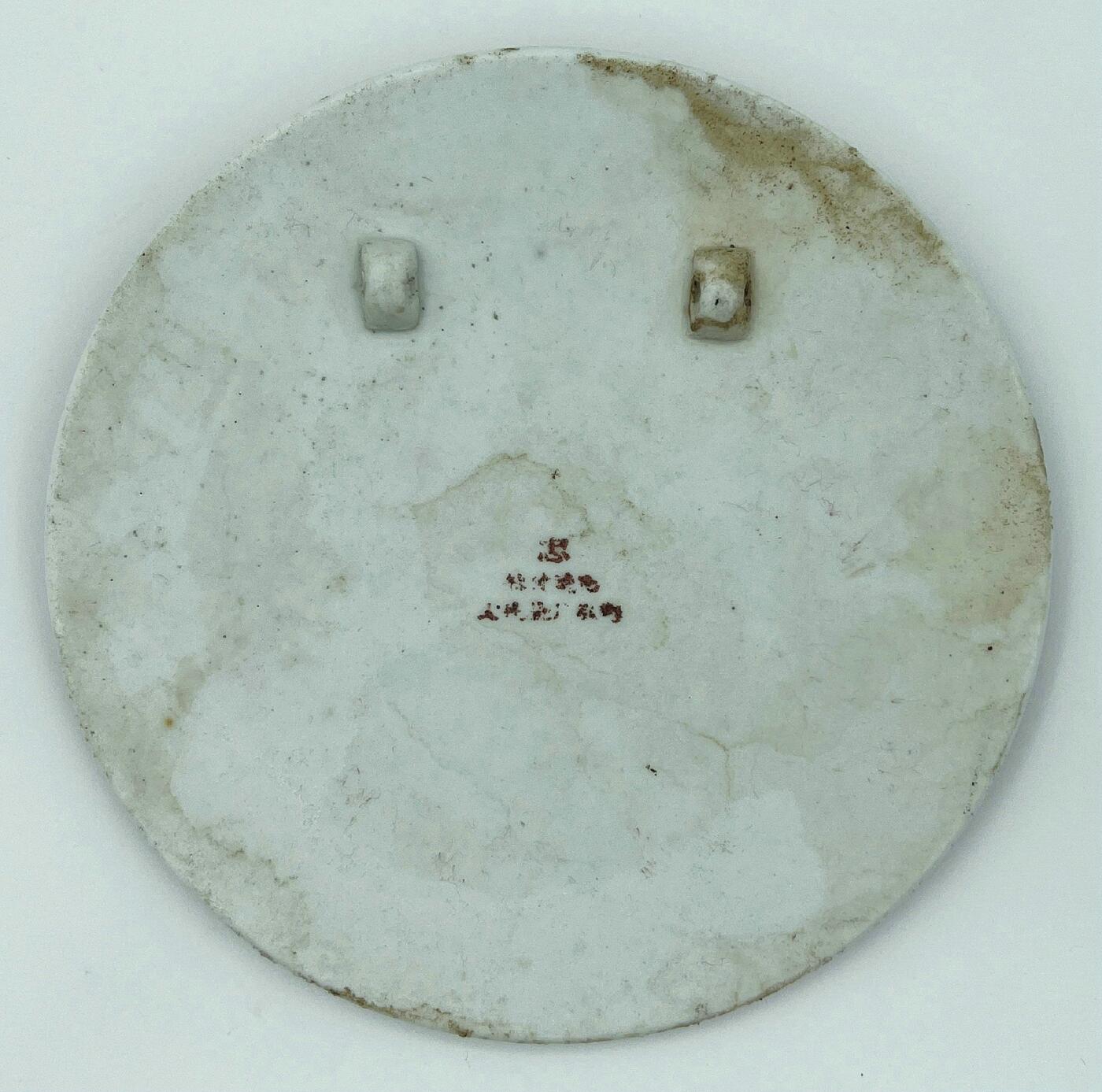 2025年伟人像章秋季专场拍卖会 金银白配色 伟人德化瓷像 一对 直径14.21cm×2