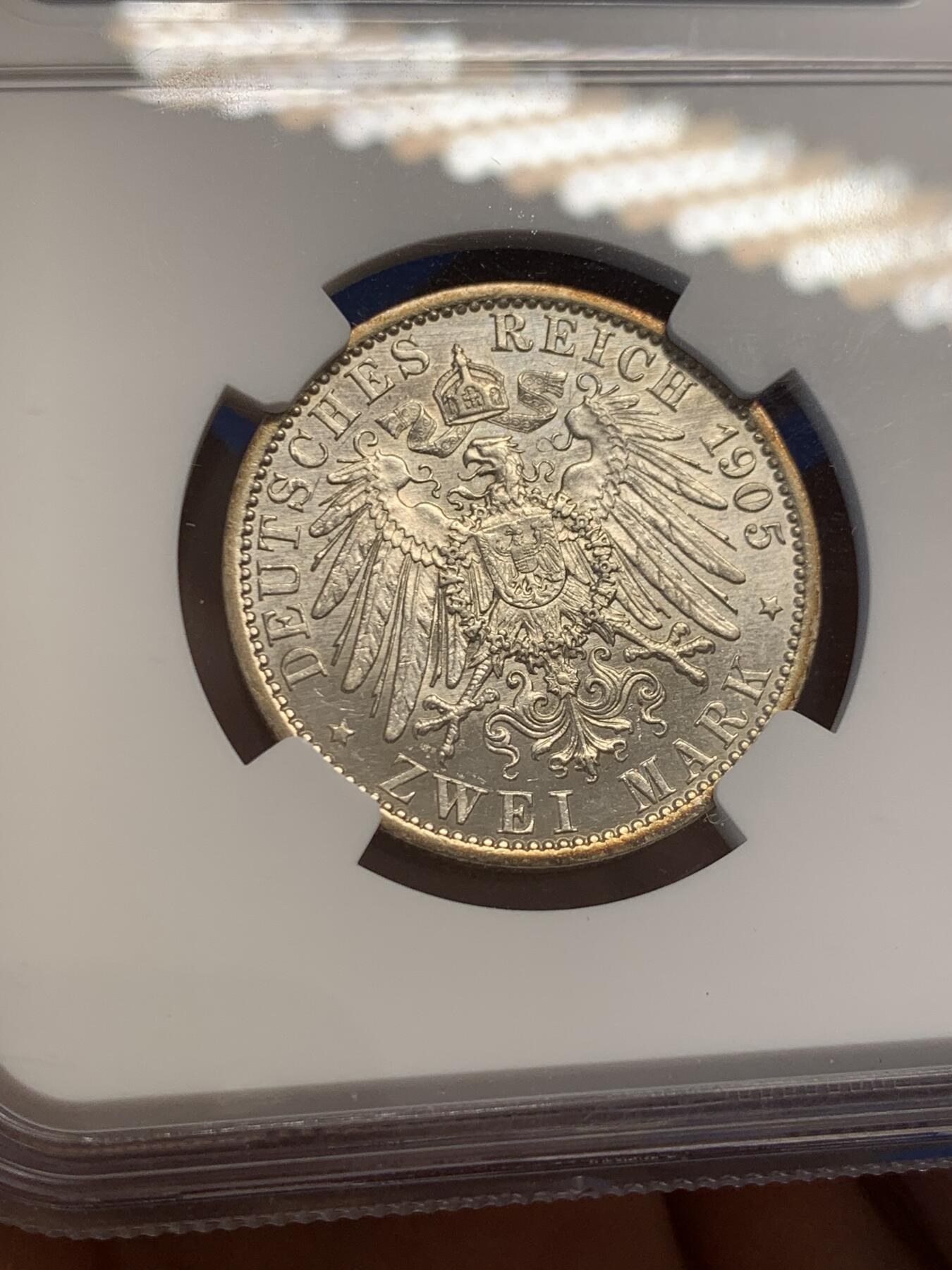 《竞宝斋》第436场 周日，周一2场连拍 （全场包邮） NGC AU58 德国普鲁士1905年威廉二世2马克 正面炫目金色包浆 仿佛镀金