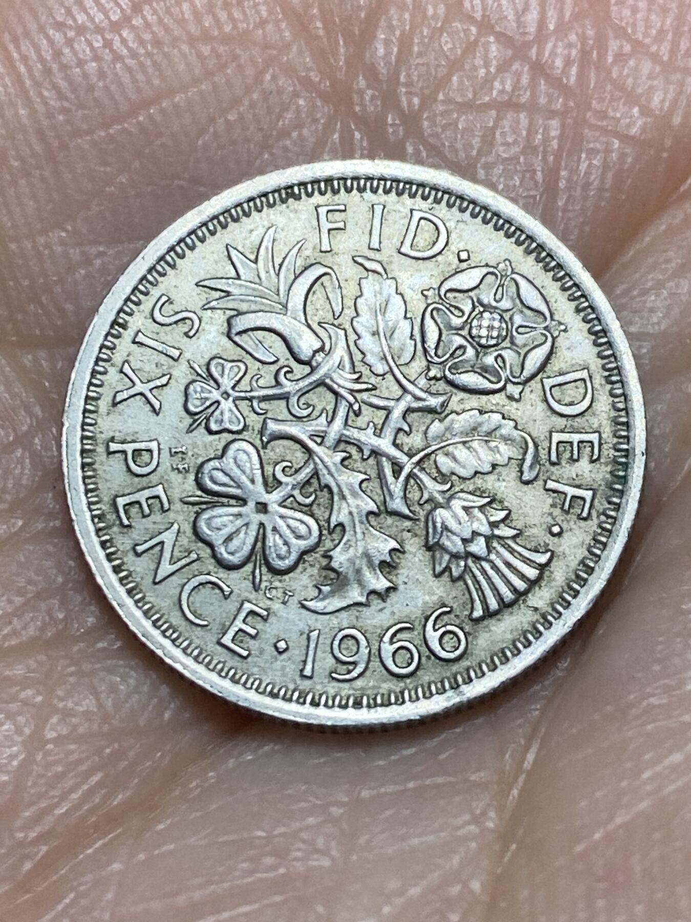 2025年第一百二十六场(总第一百五十二场）外国好品散币(免佣金) 英国🇬🇧1966年6便士(伊丽莎白二世青年桂冠第二版)