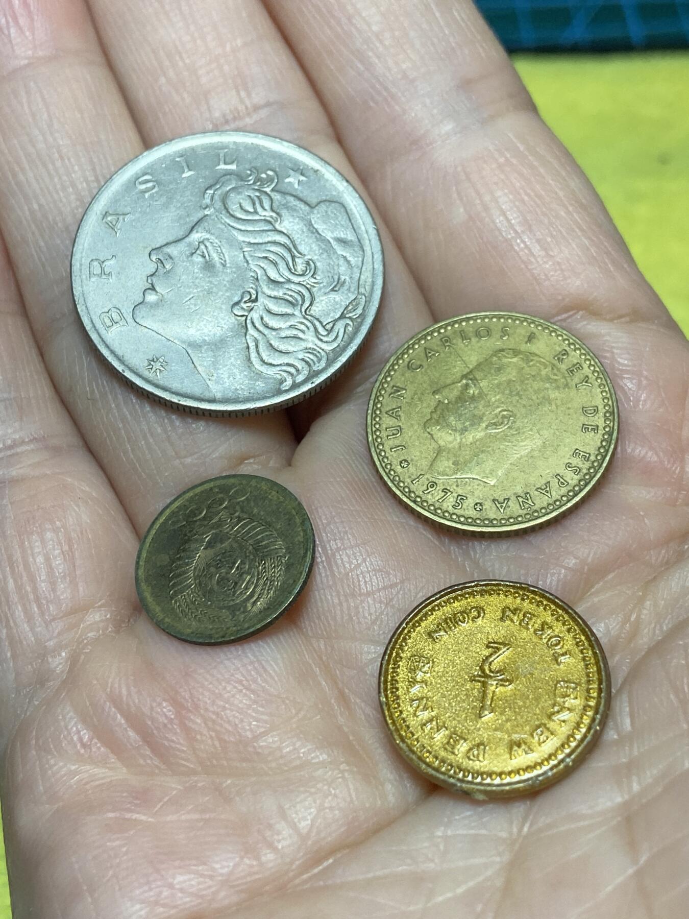 2025年第一百二十六场(总第一百五十二场）外国好品散币(免佣金) 各国散币4枚：巴西🇧🇷1975年50，西班牙🇪🇸1975年1比塞塔，苏联1985年1戈比，1/2便士教具代币