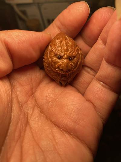 大佬都在看的苏工核雕捡漏价 - 福利老苏工核雕，纯手工雕刻，缕空龙腾四海，个性十足，等待有缘人，市场无同款，大尺寸2.89x3.78喜欢的来