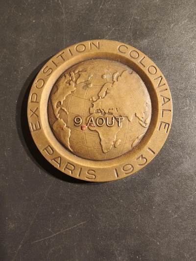 老王徽章第162期 -  法国1931年巴黎殖民博览会大铜章     直径50mm.   重量54.5g