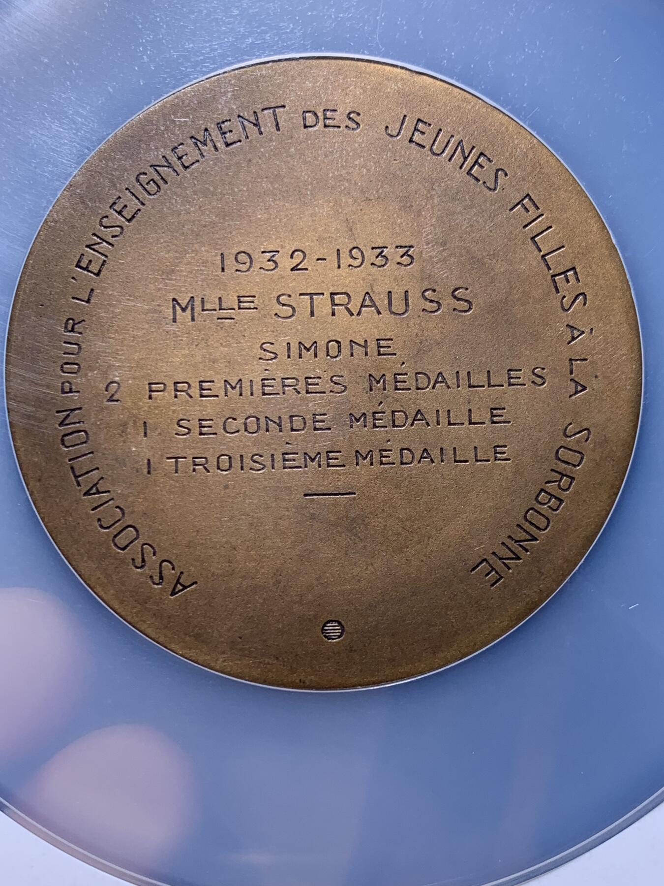 《竞宝斋》第436场 周日，周一2场连拍 （全场包邮） NGC MS63BN 法国索邦大学1933女子教育大铜章，美丽的月桂清凉女神，优雅美好。Pillet大师代表作之一，相传Pillet是以自己的妻子为模特。59mm大规格，大盒封装