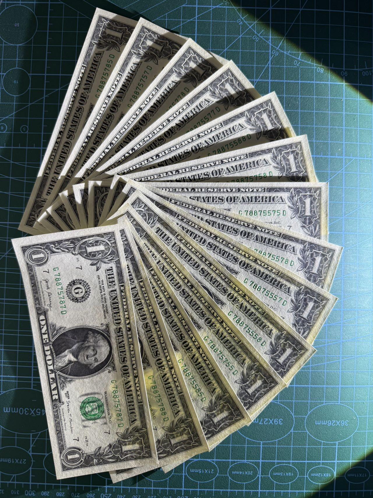 【炜奕收藏】，第五十期 2017年美国1美元数三靓号共14张，UNC品相