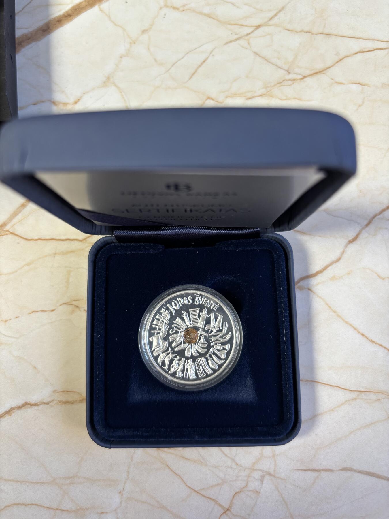 第181期拍卖 立陶宛2021年传统庆典系列3镶嵌琥珀精制银币，925银，12.44克，发行2500枚