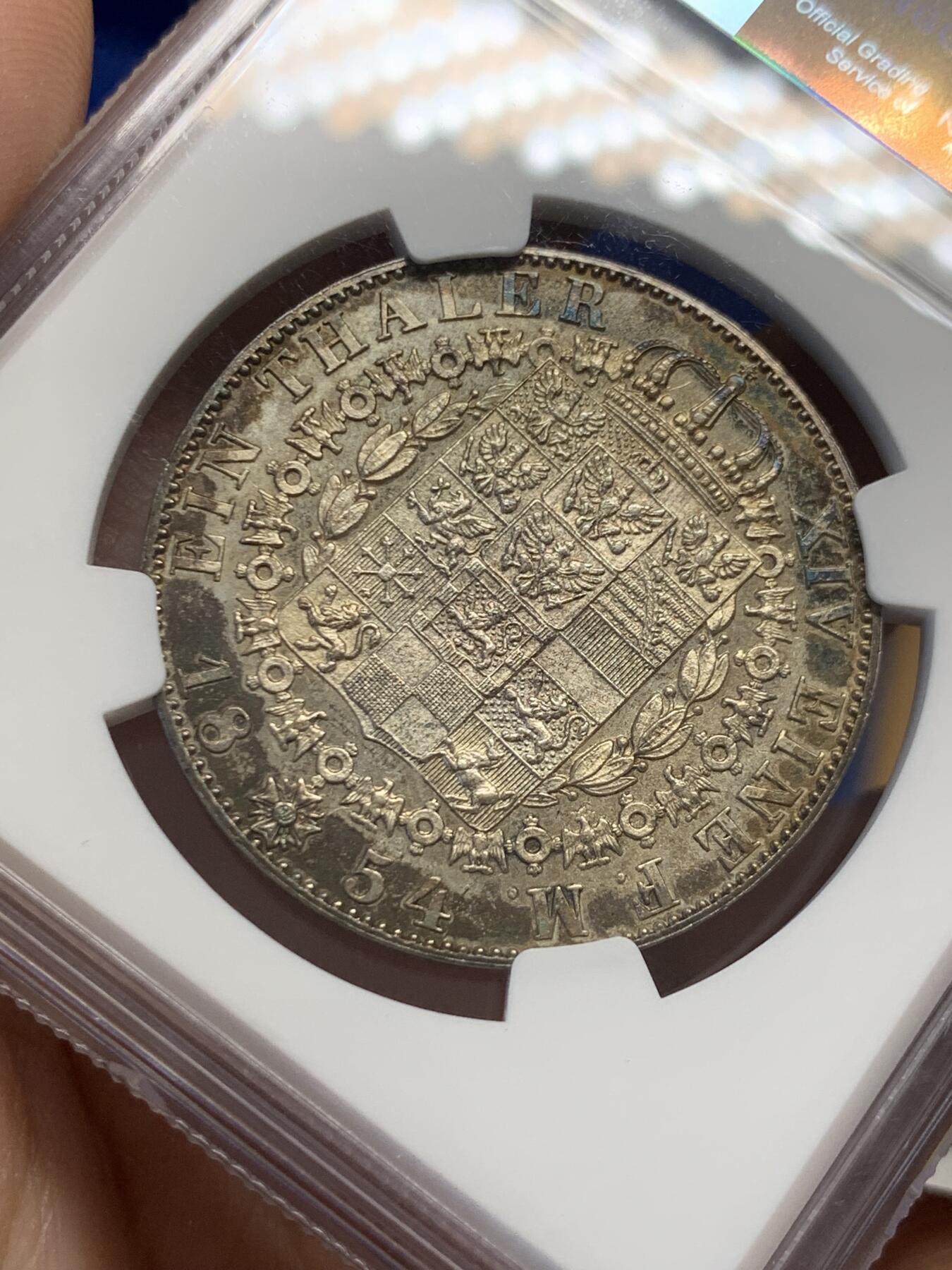 《竞宝斋》第436场 周日，周一2场连拍 （全场包邮） NGC MS63 德国普鲁士 1854年 威廉四世盾徽泰勒 五彩锦盒包浆 背面环彩 非常漂亮 亚军分更高分仅一枚