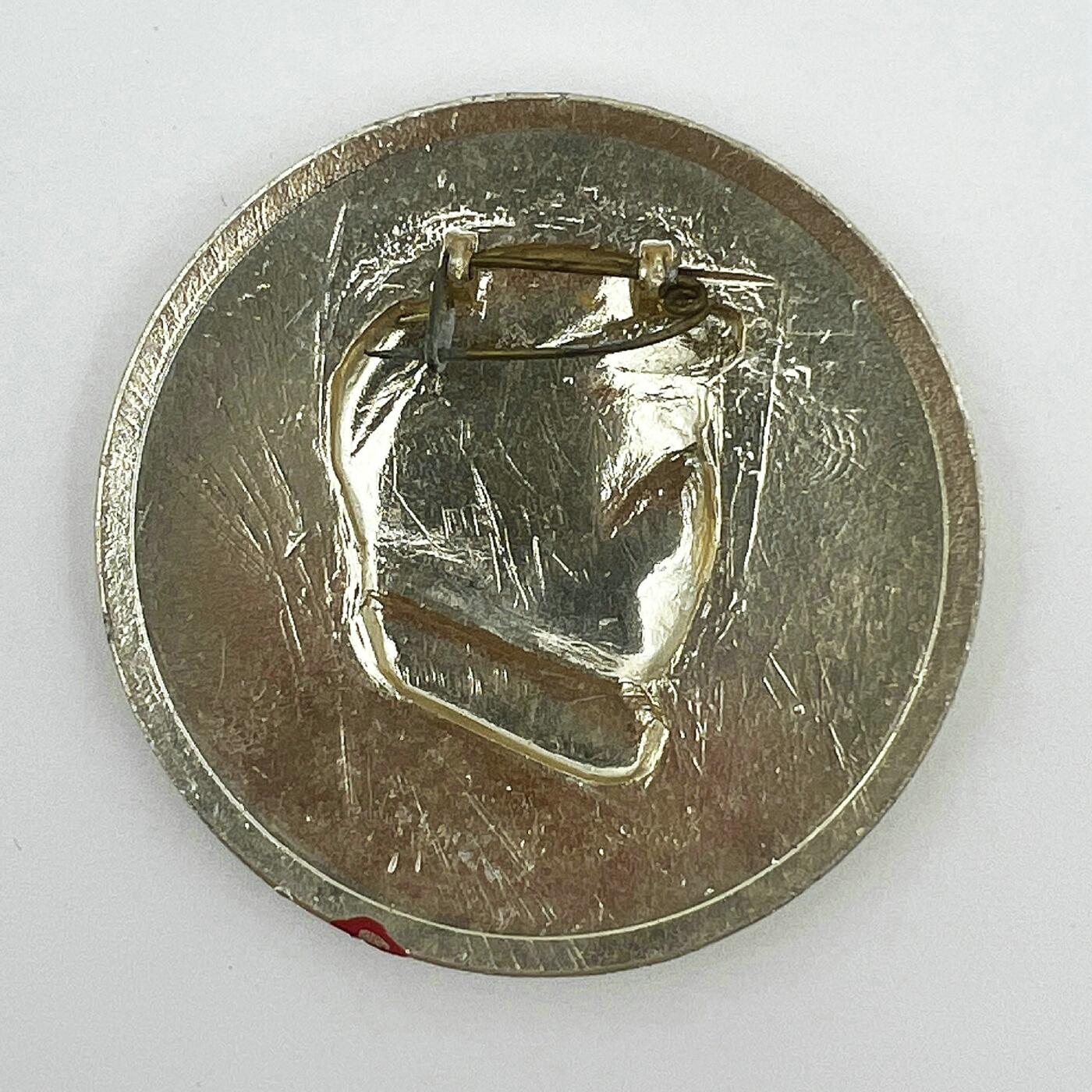 2025年伟人像章秋季专场拍卖会 夜光章 黄、绿底色 侧面像 天安门 人民大会堂 南湖小船 齿轮 八枚 直径4.83cm-直径5.87cm