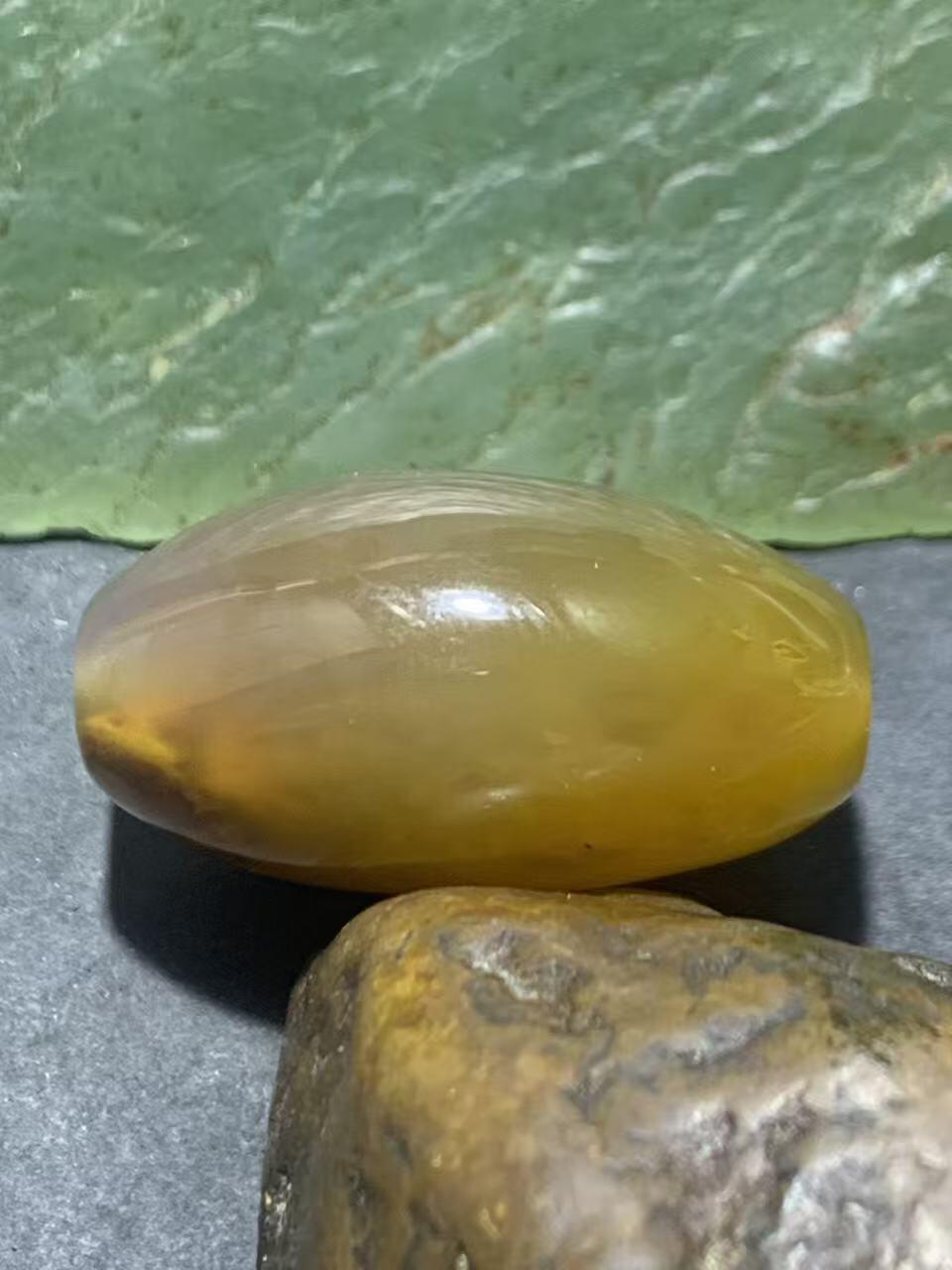 精美冻料飘鸡油黄糖心料战国红玛瑙随形勒子一颗