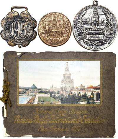 2025年吉藏纸杂文献秋季专场拍卖会 - 民国四年（1915年）美国旧金山举办巴拿马太平洋万国博览会纪念章、纪念画册一组四件 (章)直径约2.8-4.2cm;(册)23.8×31.2×0.8cm