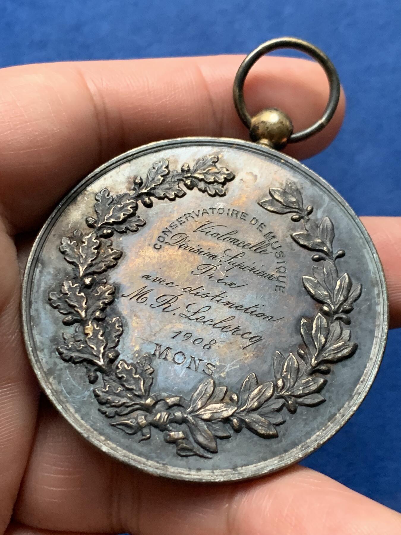 《竞宝斋》第436场 周日，周一2场连拍 （全场包邮） 比利时利奥波德二世荣誉勋章 银章 40.7克 50.3mm