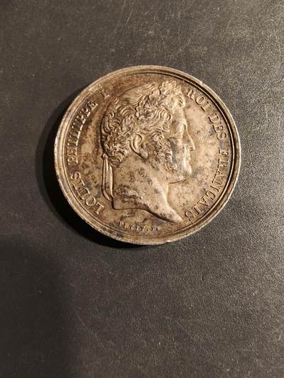 老王徽章第162期 - 法国滨海夏朗德省公证人协会银代币    路易菲利普时期    950银无边铭    直径28mm.    重量10g 