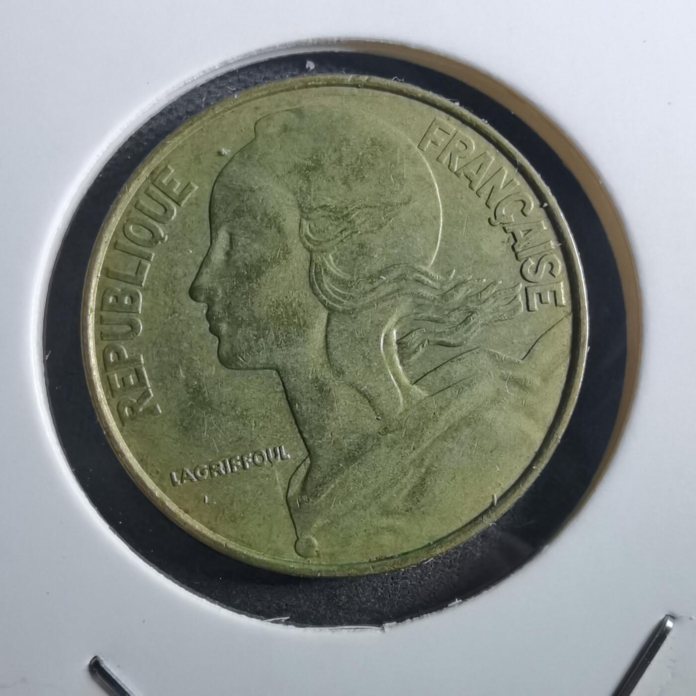 沼泽如烟--第897场 法国1975年20分