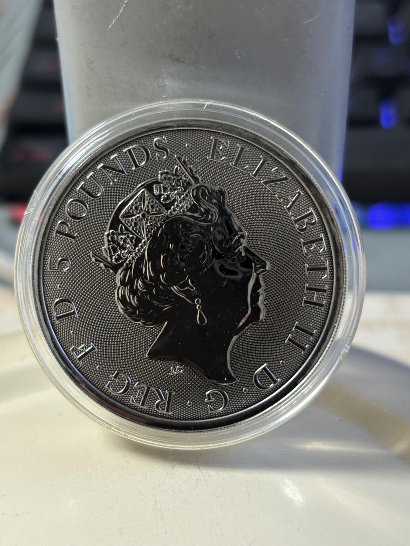 第181期拍卖 英国2018年女王神兽系列独角兽2盎司钌化镀金银币，999银钌化镀金，发行200枚