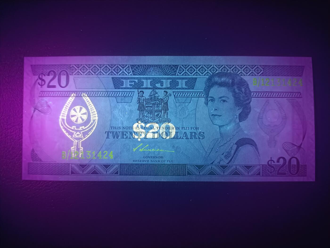 2025十一月第三期，总201期 斐济1988版20元AUNC，嘉德大勋章女王和传统房屋