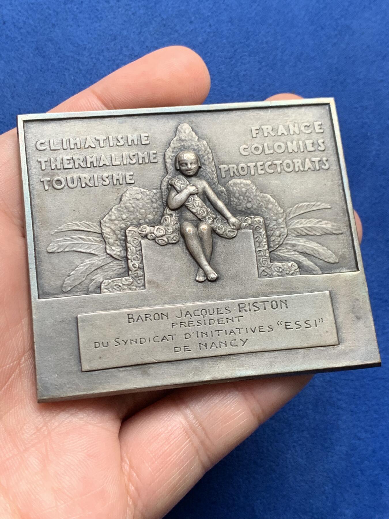 《竞宝斋》第436场 周日，周一2场连拍 （全场包邮） 法国旅游联盟联合会镀银大铜章 147.3克 71*61.5mm 三角铜标 带原盒