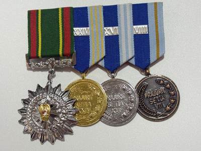 韵星假日精品2025秋季军品类拍卖会-- Rimey Holidays Boutique 2025 Autumn Militaria Sale - 印度尼西亚4r联排--三级卡蒂卡挨卡拉克西（三军团结）之星勋章，金银铜三级国防军优秀服务奖章