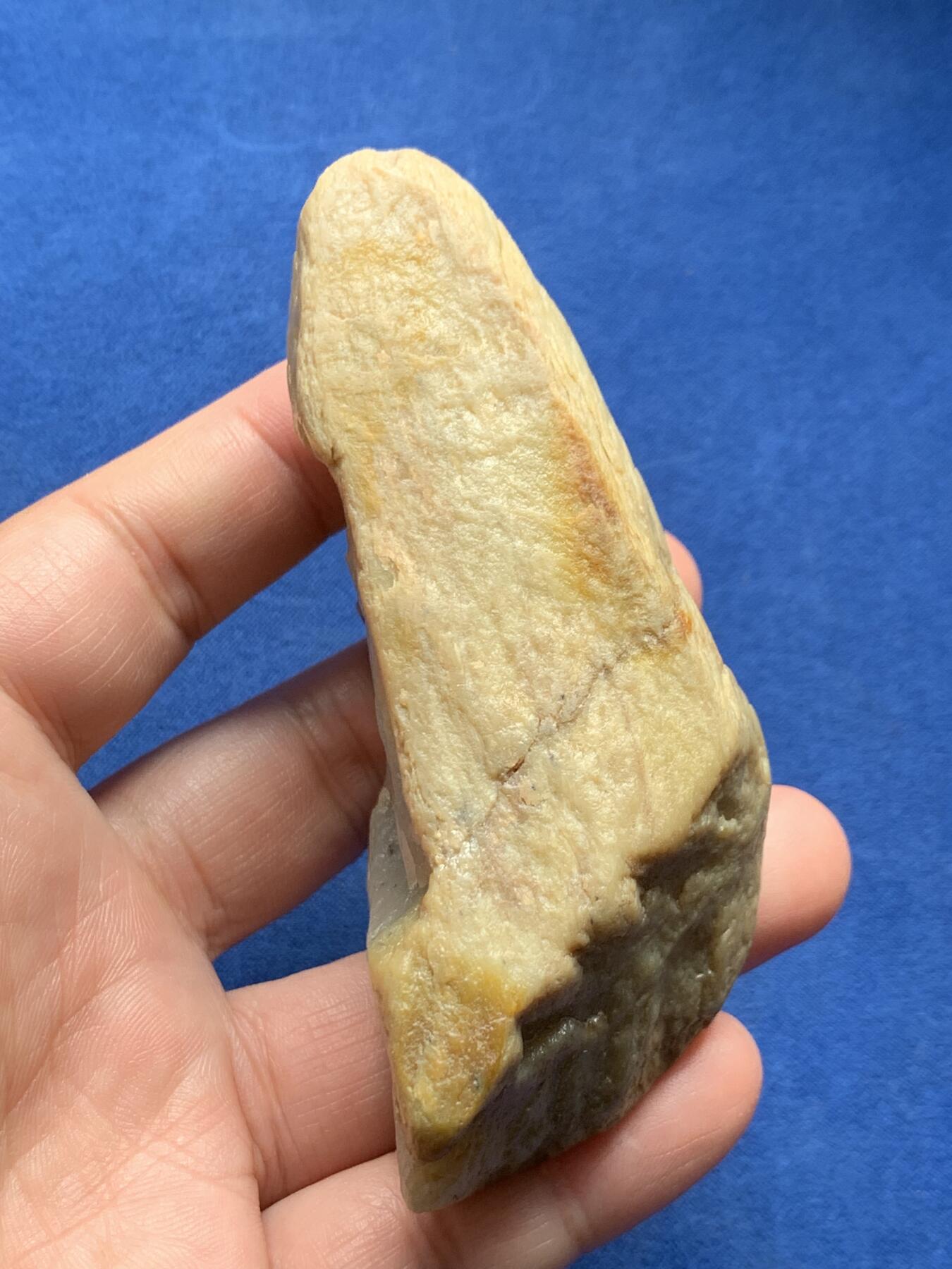 《竞宝斋》第436场 周日，周一2场连拍 （全场包邮） 达摩玉雕，尺寸约93*38MM，重约221.6克，脸部细节也不错，适合摆设观赏