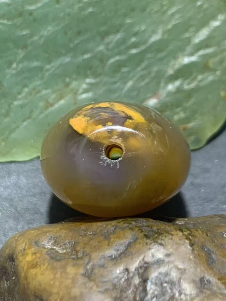 精美冻料飘鸡油黄糖心料战国红玛瑙随形勒子一颗