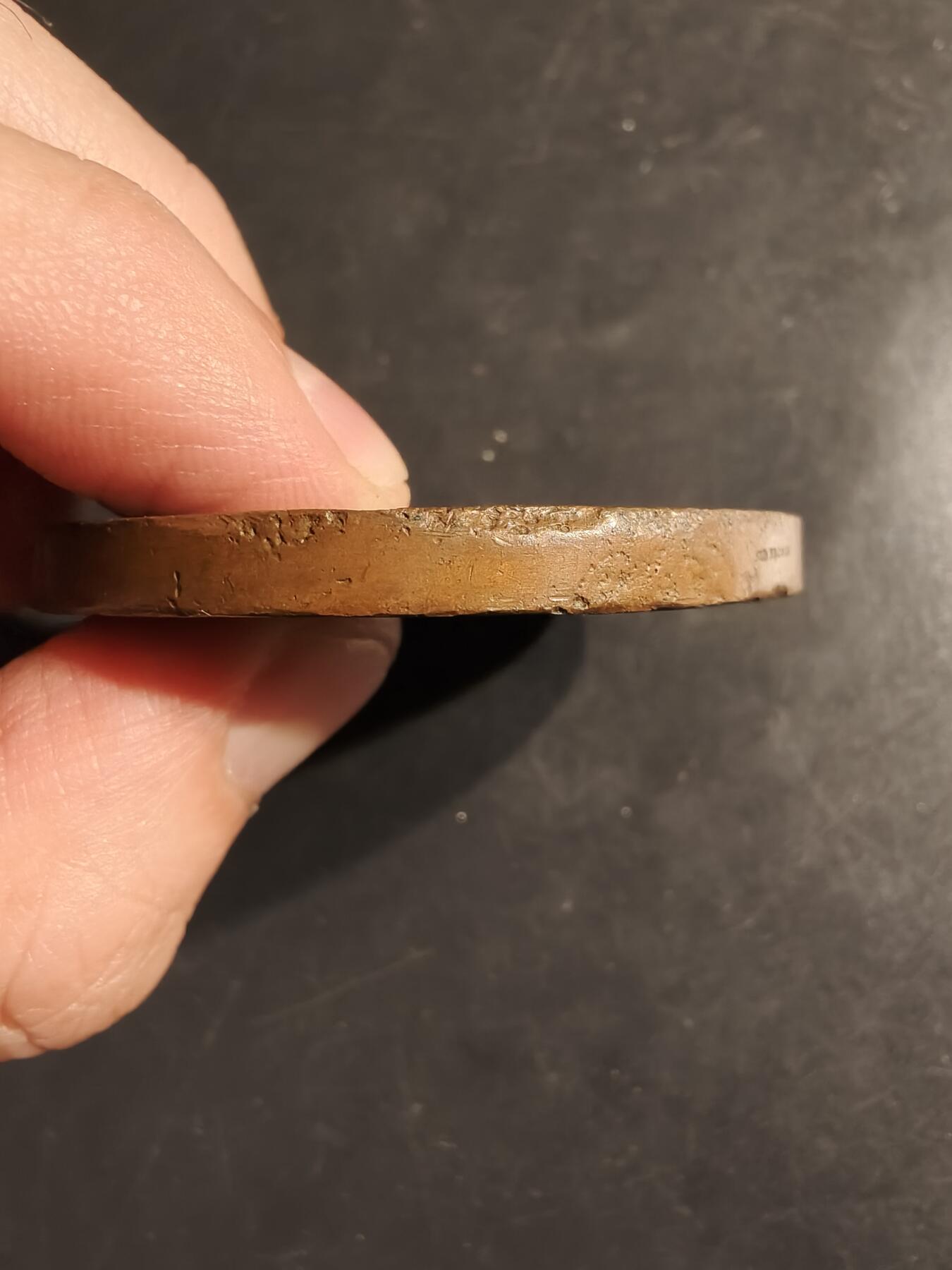 老王徽章第162期 法国恢复拿破仑一世时期旺多姆广场圆柱大铜章     高浮雕     直径54mm.    重量82.5g