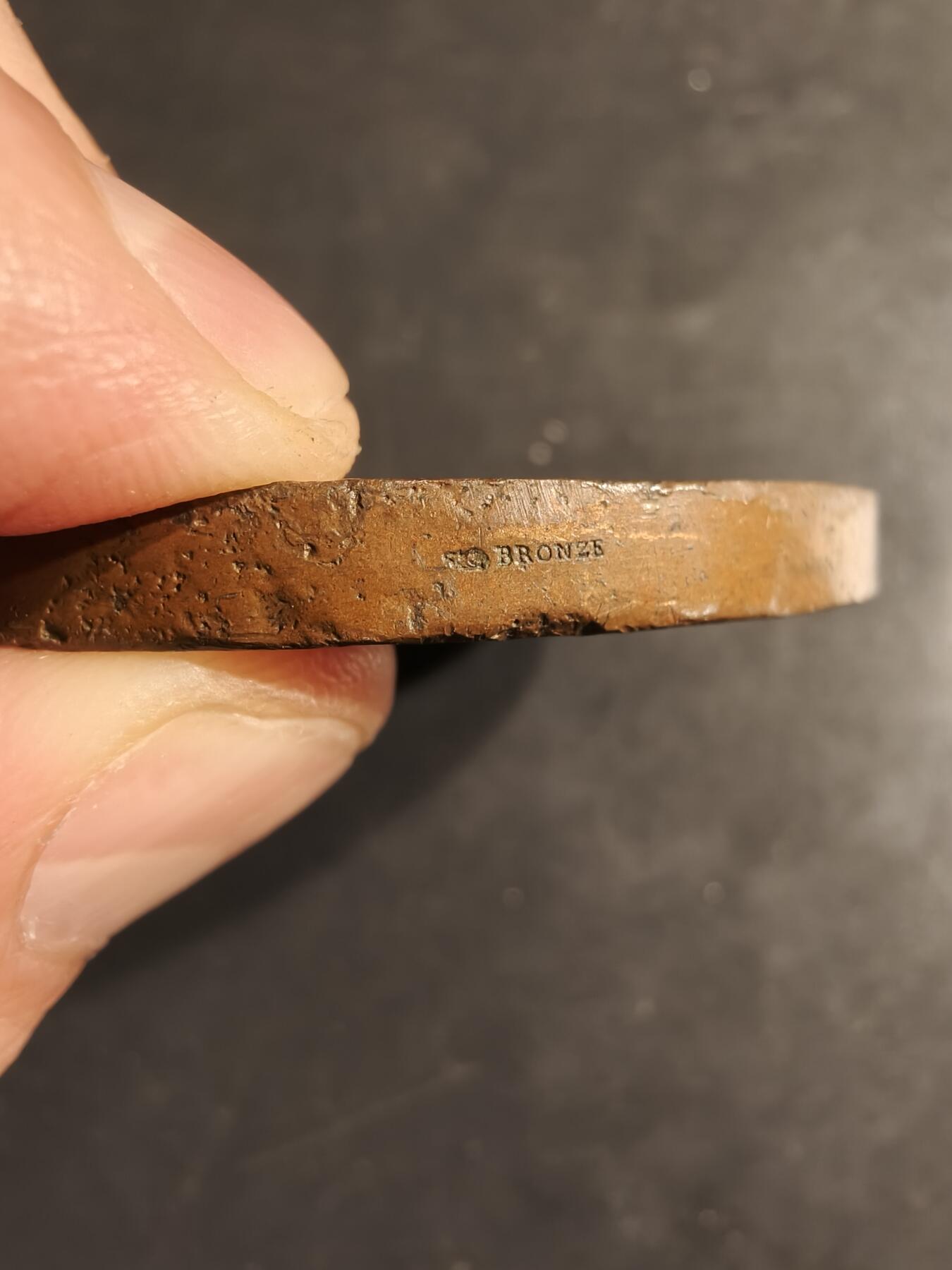 老王徽章第162期 法国恢复拿破仑一世时期旺多姆广场圆柱大铜章     高浮雕     直径54mm.    重量82.5g