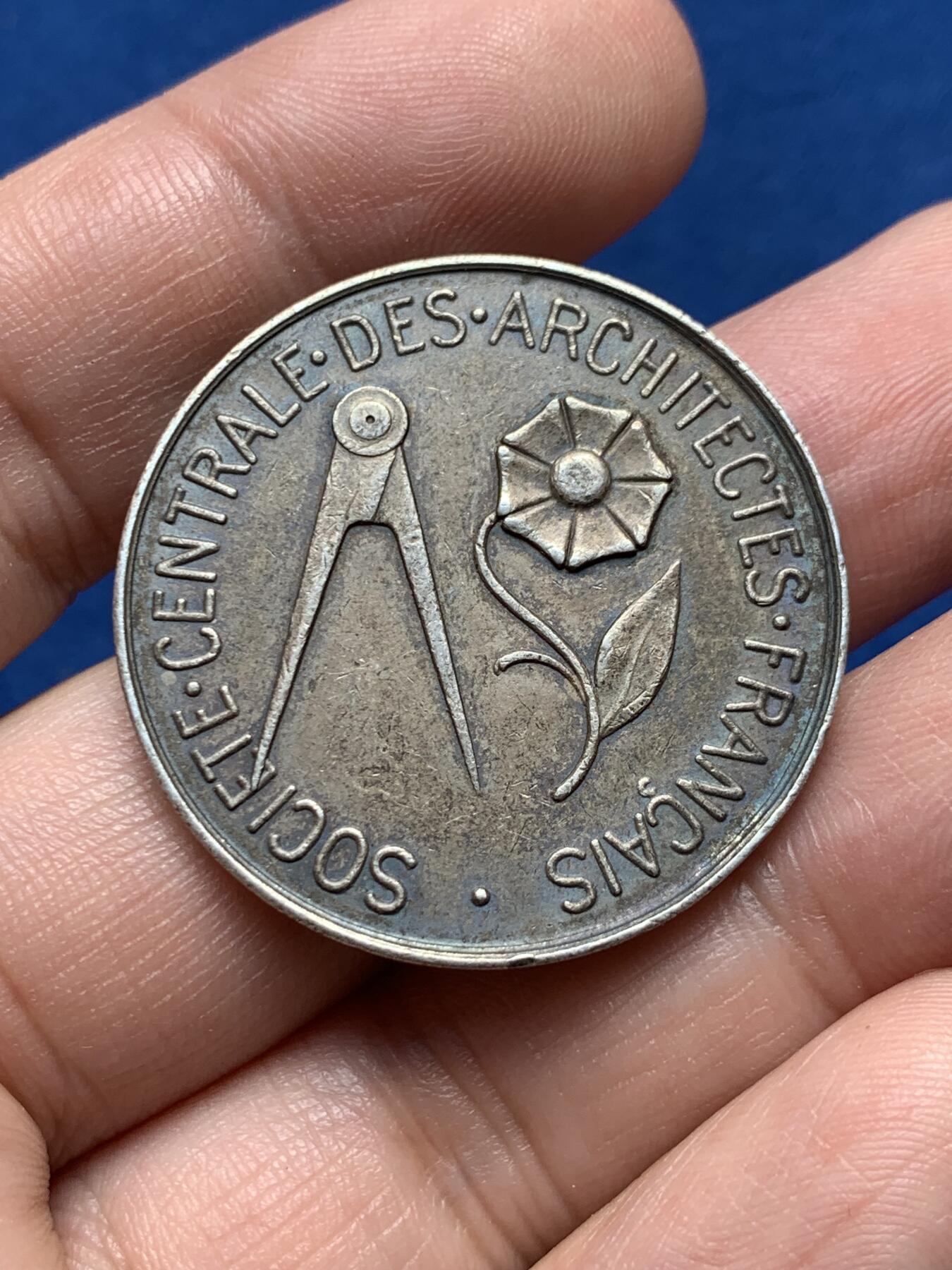 《竞宝斋》第436场 周日，周一2场连拍 （全场包邮） 法国建筑中央协会银代币 33.5mm 15.25g 丰饶角银标边铭