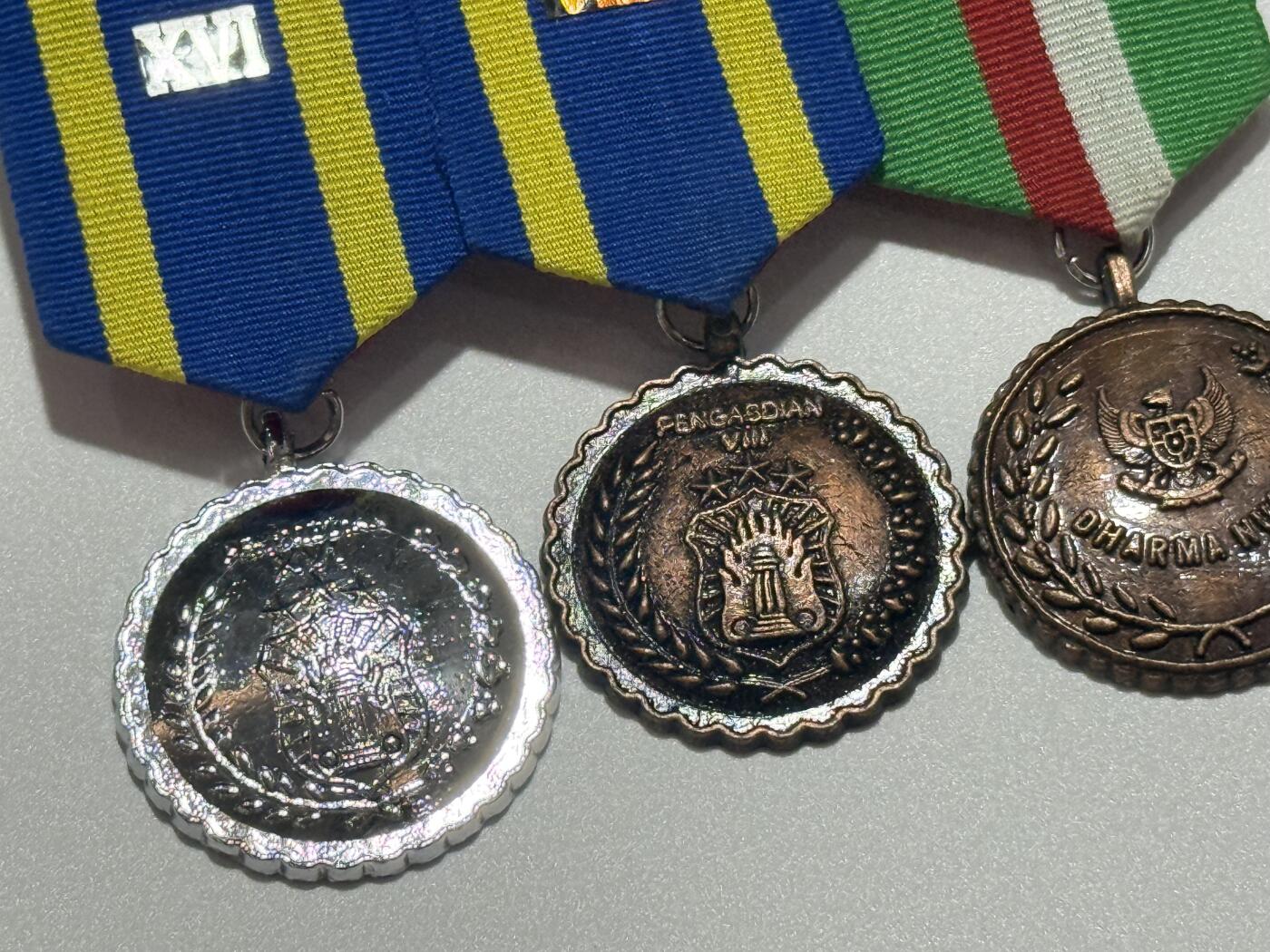 韵星假日精品2025秋季军品类拍卖会-- Rimey Holidays Boutique 2025 Autumn Militaria Sale 印度尼西亚3r联排银级、铜级忠勤奖章、国土忠诚服务--达摩努撒奖章