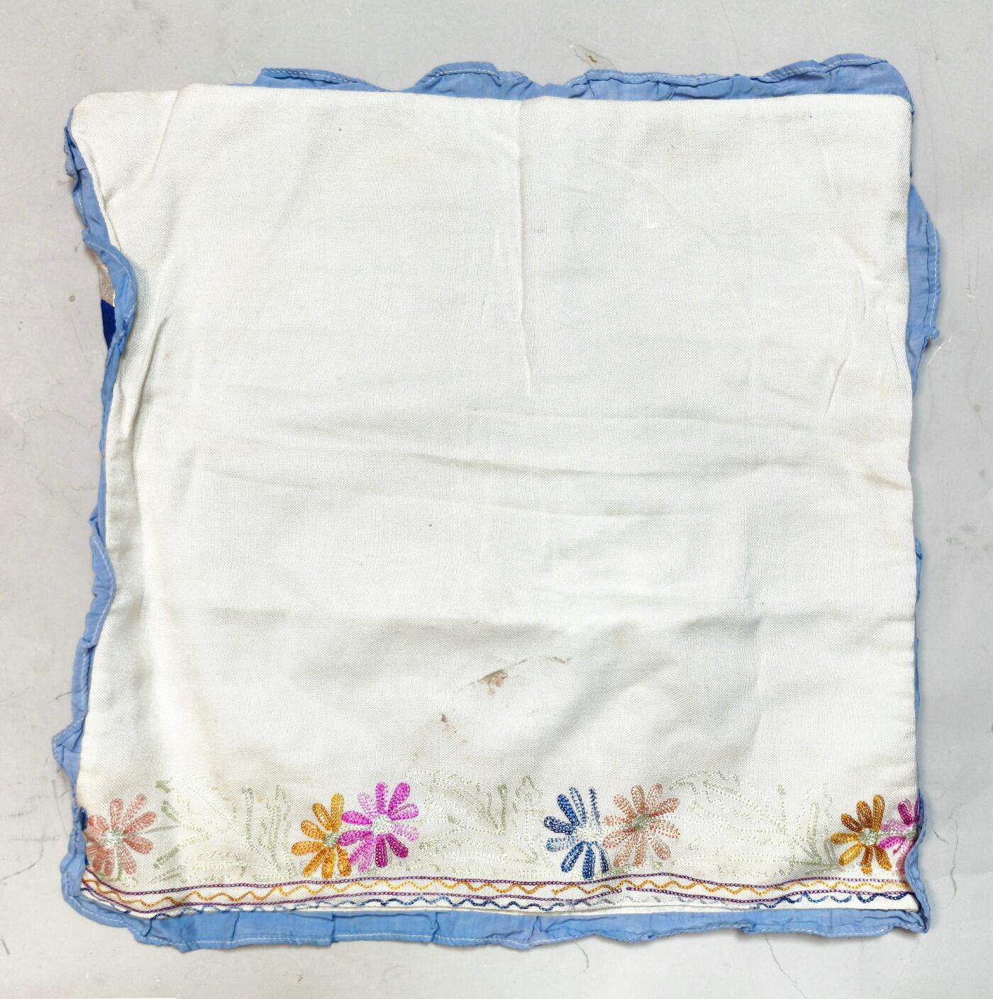 2025年吉藏纸杂文献秋季专场拍卖会 中国远征军金属丝织抱垫套一件 44×44.2cm