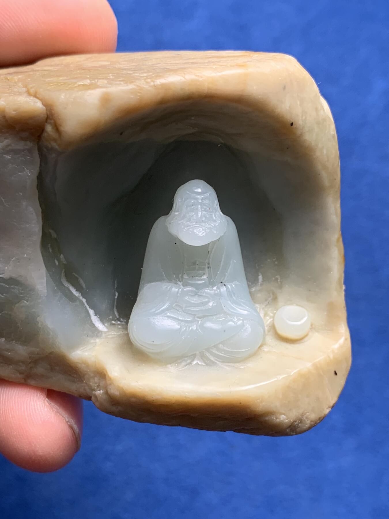 《竞宝斋》第436场 周日，周一2场连拍 （全场包邮） 达摩玉雕，尺寸约93*38MM，重约221.6克，脸部细节也不错，适合摆设观赏