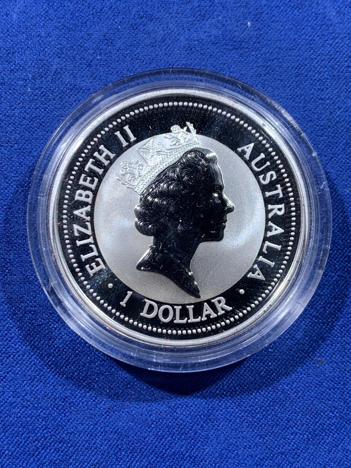 《竞宝斋》第436场 周日，周一2场连拍 （全场包邮） 澳大利亚 1997年 笑翠鸟 中国龙镶嵌银币，每枚含纯银1盎司999银，镶嵌部分重约0.5克黄金，发行1.5万枚，为上海国际钱币展而发行，带红盒。