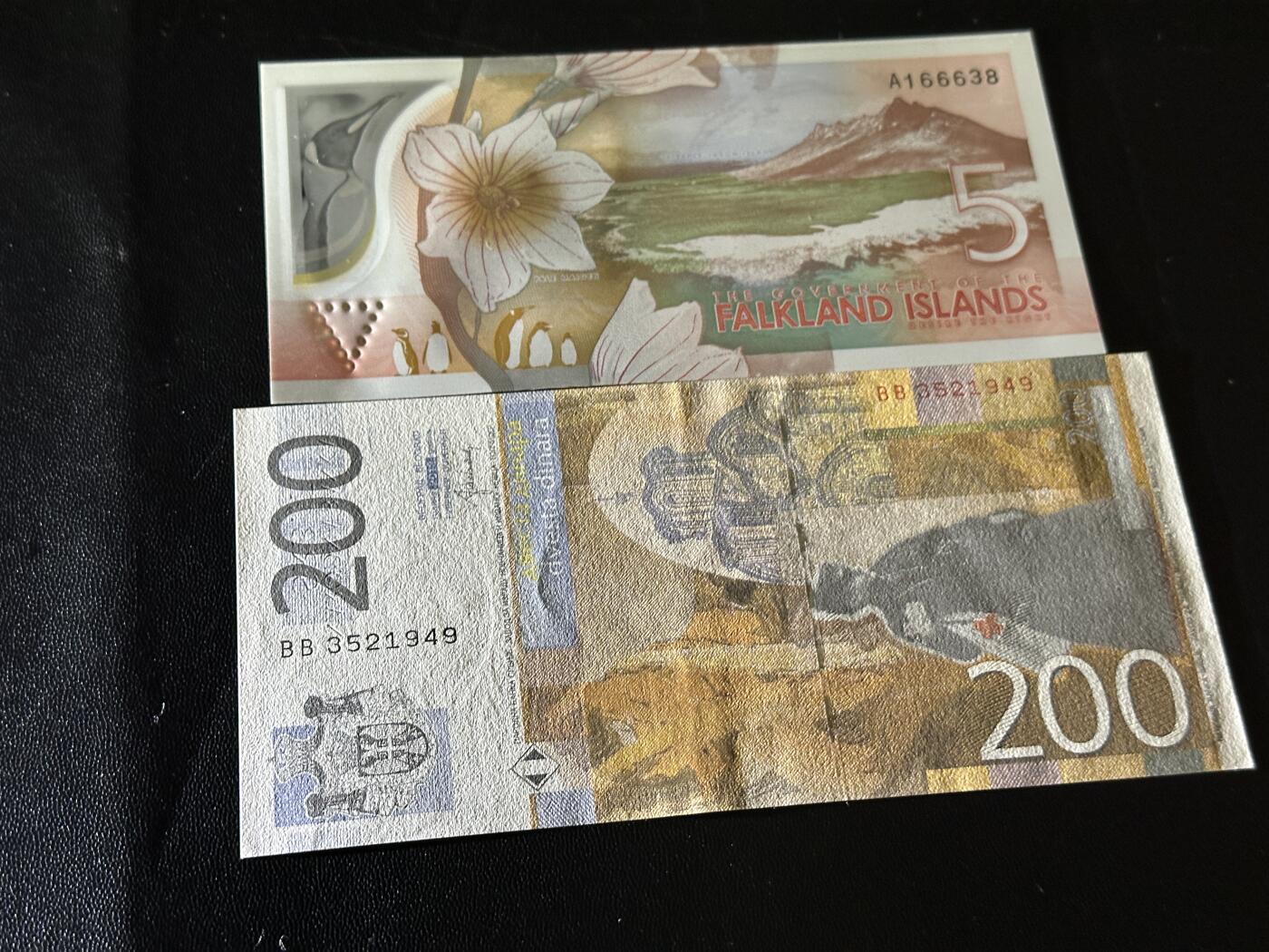 《外钞收藏家》第五百八十三期（精选场）（本期拍品丰富）（本平台长期征集拍品、欢迎藏友们联系合作） 最新版福克兰群岛5镑A冠无47尾8+塞尔维亚200第纳尔 全新UNC