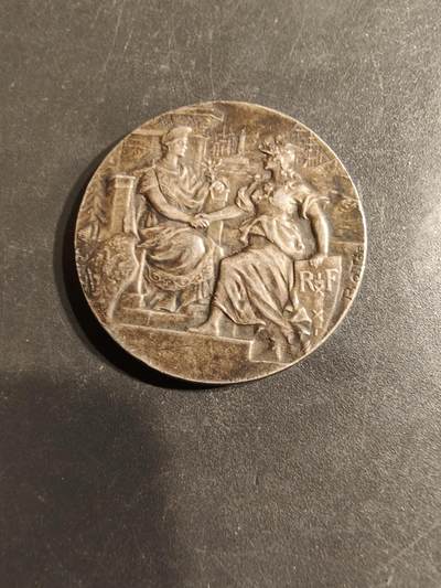 老王徽章第162期 - 法国1893年法俄同盟大银章      950银    大师波特作品    直径26mm.   重量9.5g