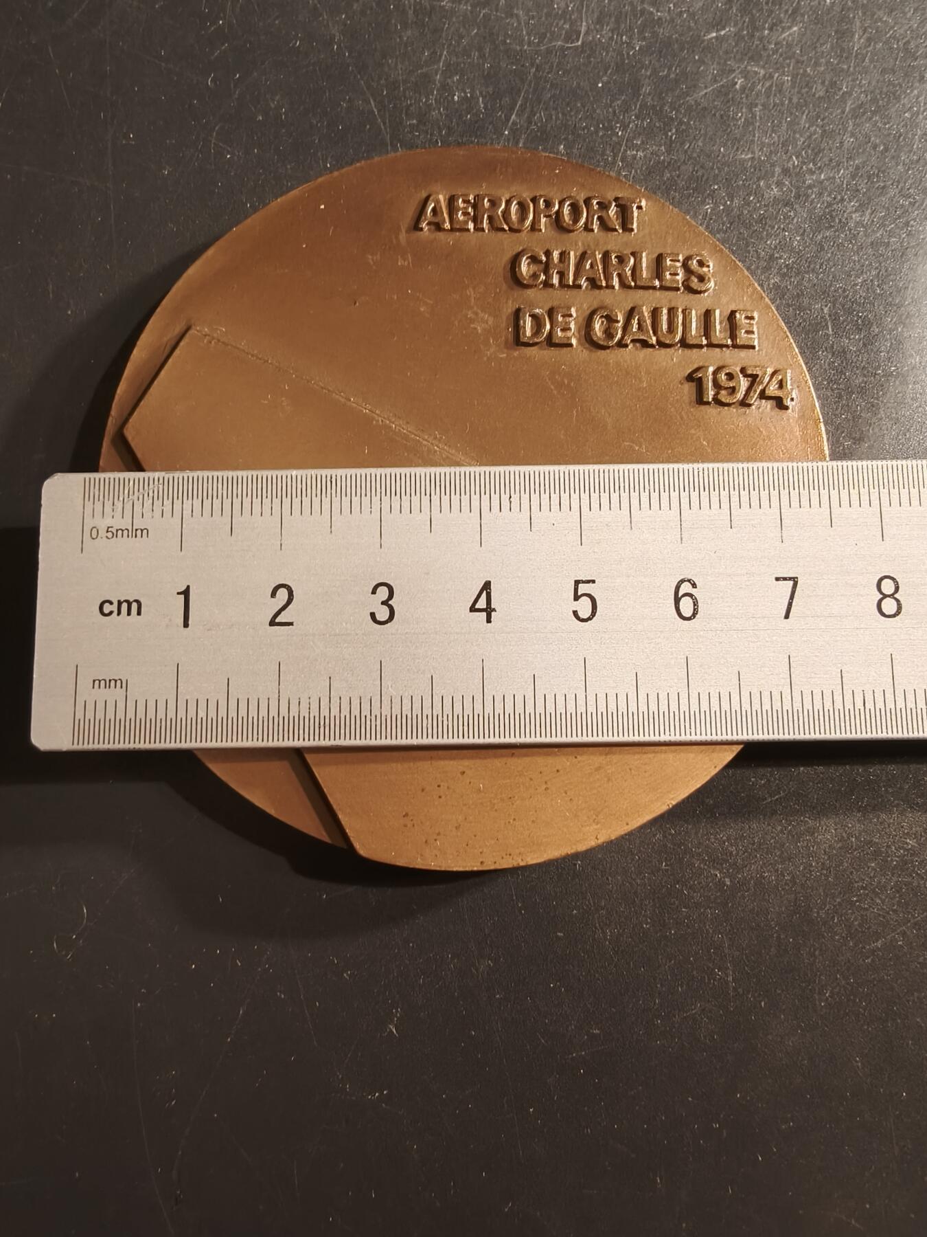 老王徽章第162期 法国巴黎1974年夏尔戴高乐机场大铜章      直径75mm.   重量259.2g
