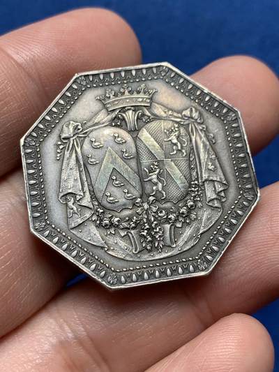 《竞宝斋》第436场 周日，周一2场连拍 （全场包邮） - 法国天使八角银质代币，33.2MM，16.55克，丰饶角边铭，1732.8-1799.10法国第六代奥蒙公爵和杜拉斯家族路易斯珍妮1747年巴黎结婚纪念