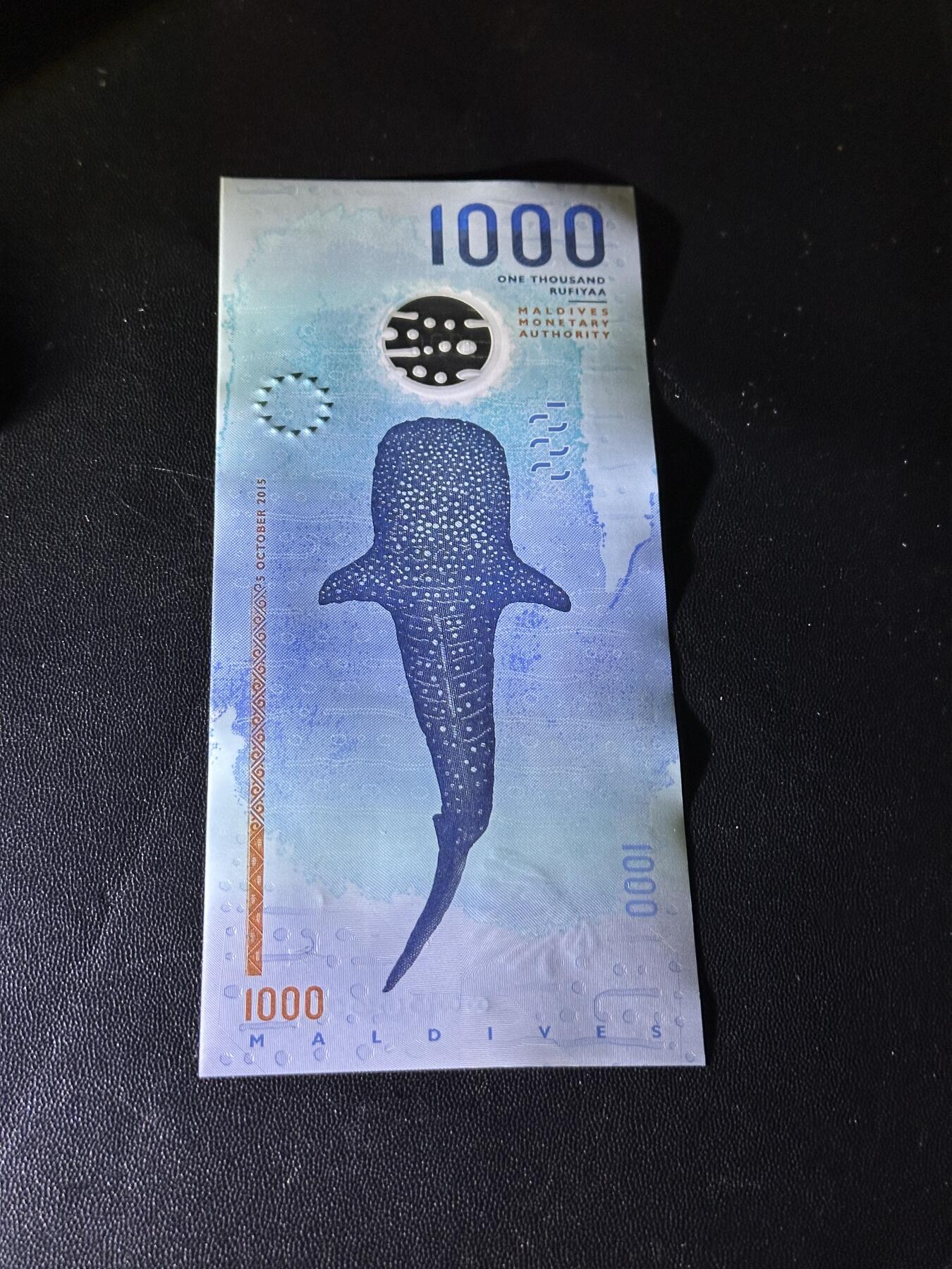 《外钞收藏家》第五百八十三期（精选场）（本期拍品丰富）（本平台长期征集拍品、欢迎藏友们联系合作） 2015年马尔代夫1000 全新UNC  A冠 圆圆号