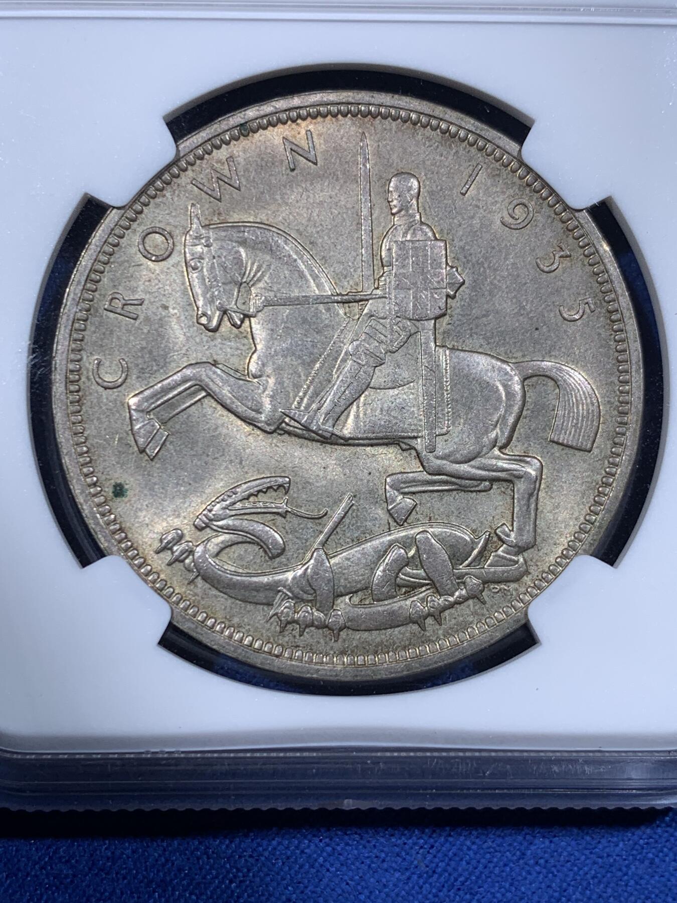 《竞宝斋》第436场 周日，周一2场连拍 （全场包邮） NGC MS64 英国1935年乔治五世1克朗木马剑大银币