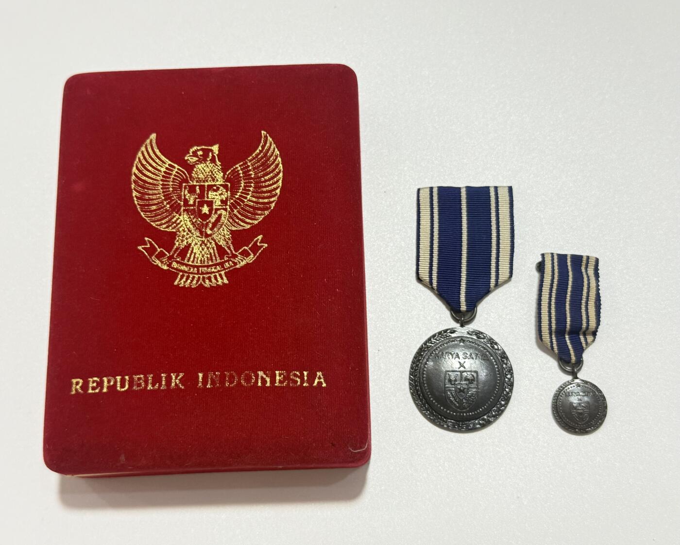 韵星假日精品2025秋季军品类拍卖会-- Rimey Holidays Boutique 2025 Autumn Militaria Sale 印度尼西亚共和国铜级忠勤奖章带原盒mini一套