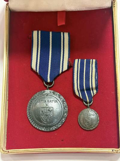 韵星假日精品2025秋季军品类拍卖会-- Rimey Holidays Boutique 2025 Autumn Militaria Sale - 印度尼西亚共和国铜级忠勤奖章带原盒mini一套