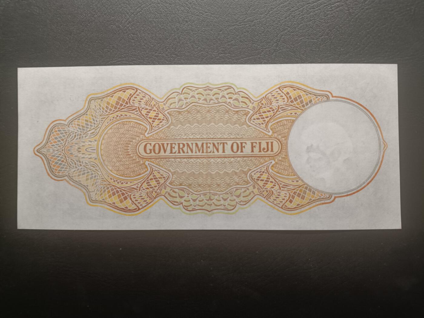 2025十一月第三期，总201期 英属斐济1949年5先令AUNC，稀有的乔治六世统治时期中高面值品种，主题是斐济殖民政府徽章以及戎装乔治六世国王肖像